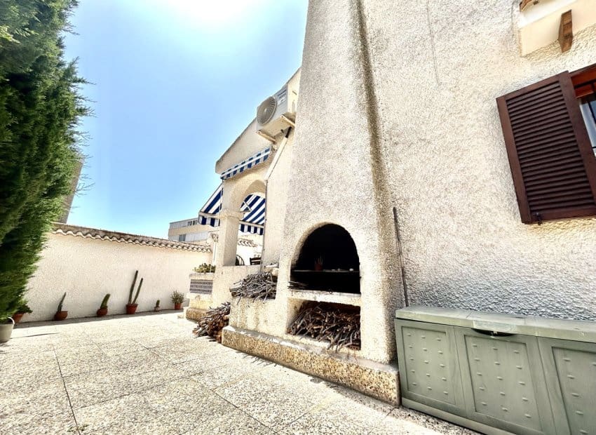 3 slaapkamer Villa te koop in La Zenia met zwembad - € 630.000 (Ref: 9809840)