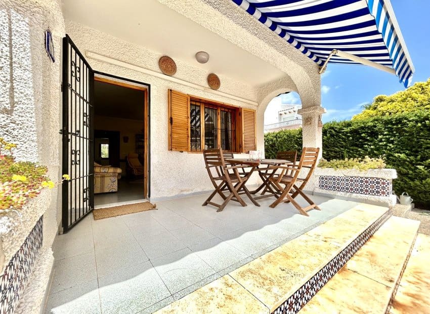 3 slaapkamer Villa te koop in La Zenia met zwembad - € 630.000 (Ref: 9809840)