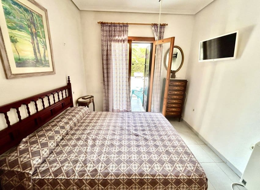 3 slaapkamer Villa te koop in La Zenia met zwembad - € 630.000 (Ref: 9809840)