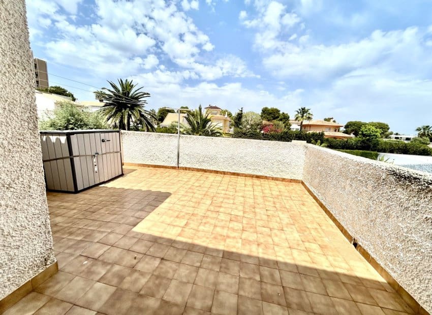 3 slaapkamer Villa te koop in La Zenia met zwembad - € 630.000 (Ref: 9809840)
