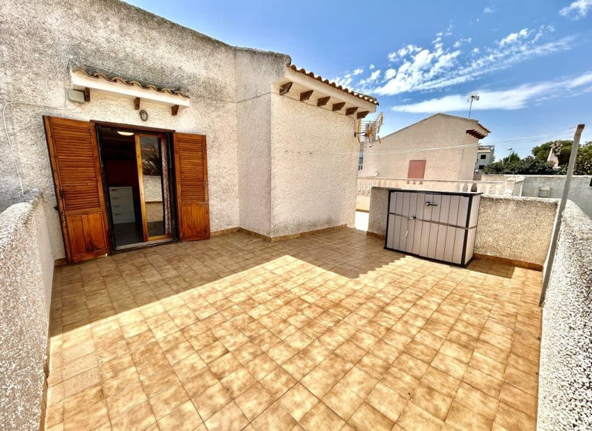 3 slaapkamer Villa te koop in La Zenia met zwembad - € 630.000 (Ref: 9809840)