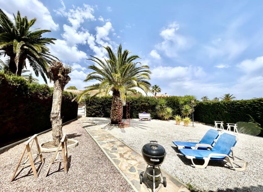 3 slaapkamer Villa te koop in La Zenia met zwembad - € 630.000 (Ref: 9809840)