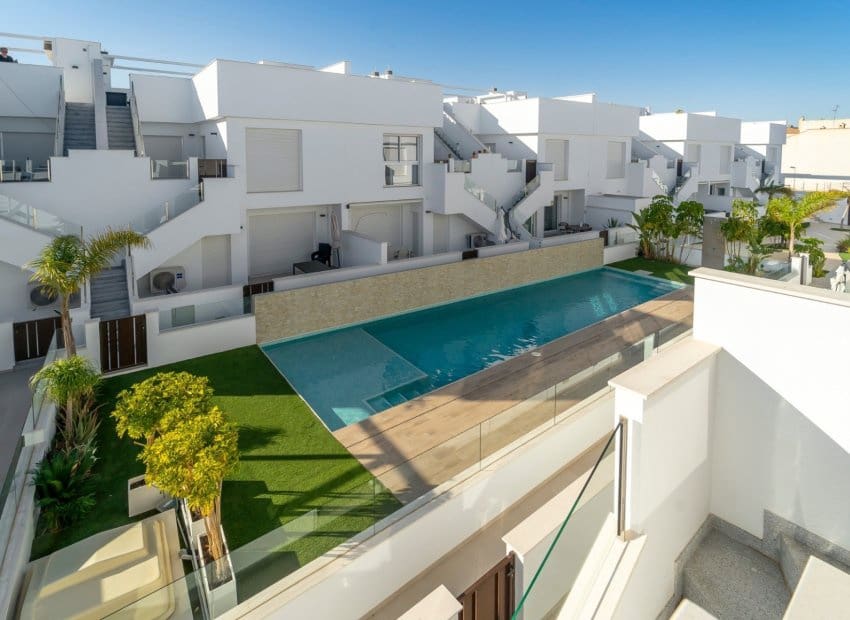 3 quarto Apartamento para venda em Pilar de la Horadada com piscina - 349 000 € (Ref: 9809841)