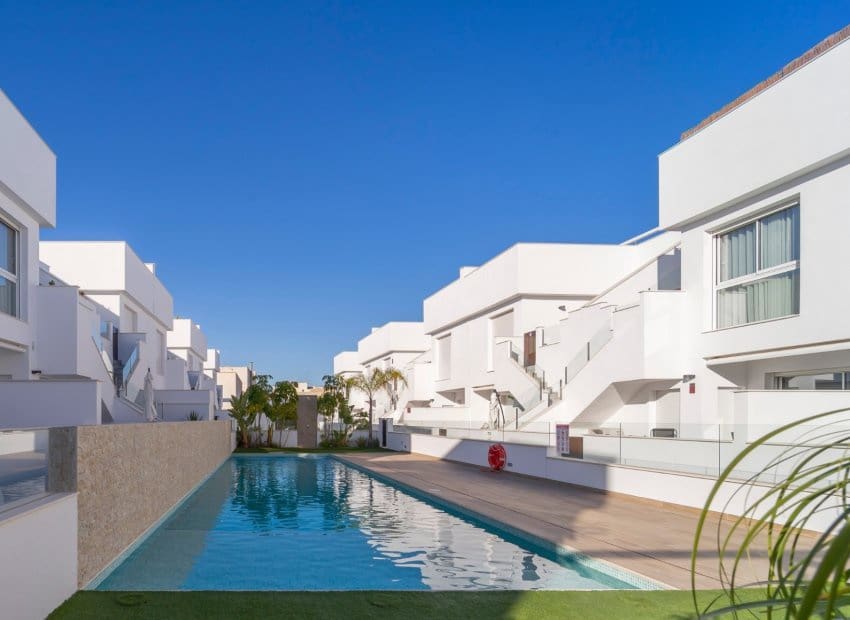 3 quarto Apartamento para venda em Pilar de la Horadada com piscina - 349 000 € (Ref: 9809841)