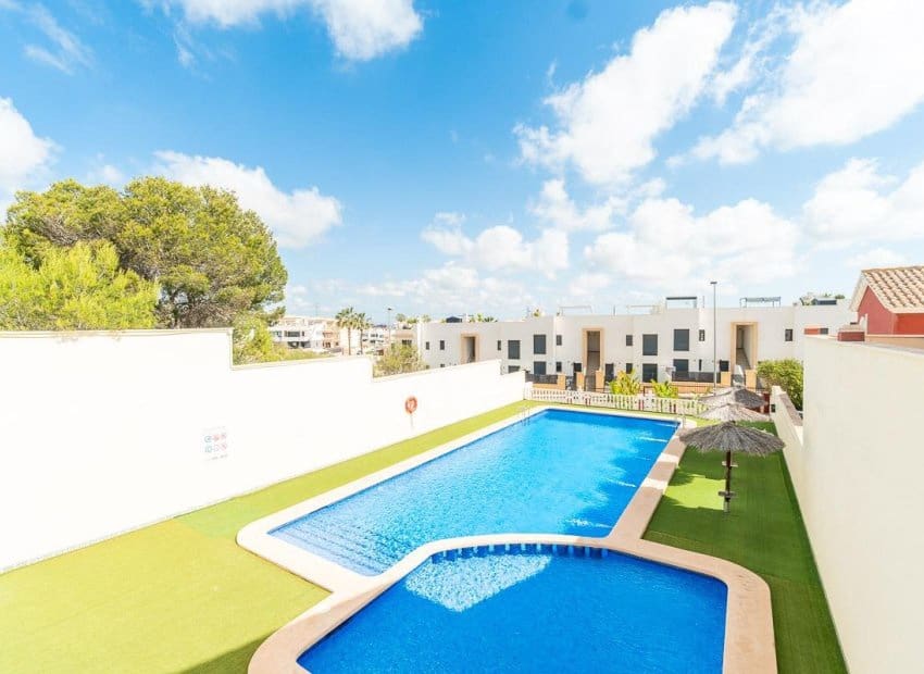 3 quarto Casa em Banda para venda em Orihuela Costa com piscina - 242 000 € (Ref: 9814633)