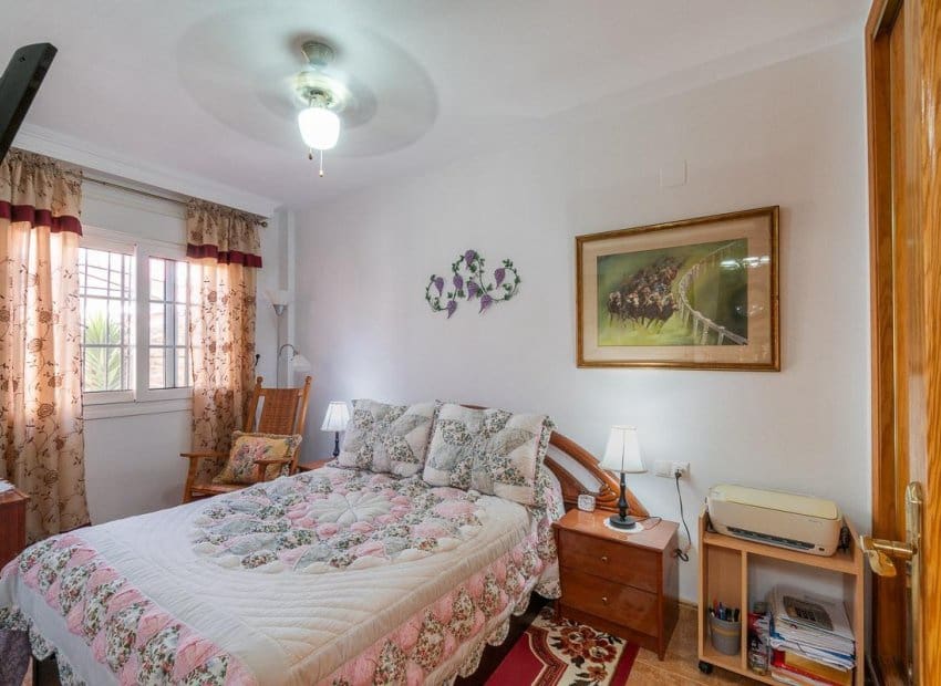 3 quarto Casa em Banda para venda em Orihuela Costa com piscina - 242 000 € (Ref: 9814633)