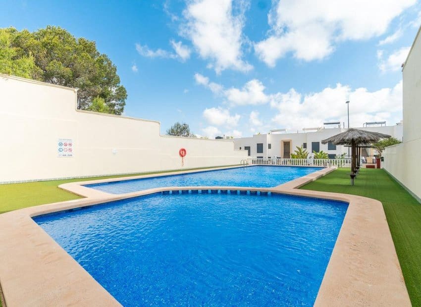 3 quarto Casa em Banda para venda em Orihuela Costa com piscina - 242 000 € (Ref: 9814633)