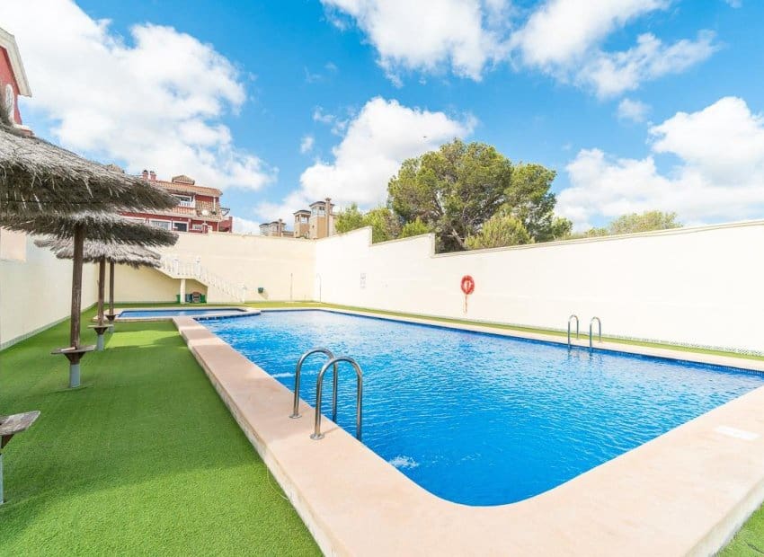3 quarto Casa em Banda para venda em Orihuela Costa com piscina - 242 000 € (Ref: 9814633)