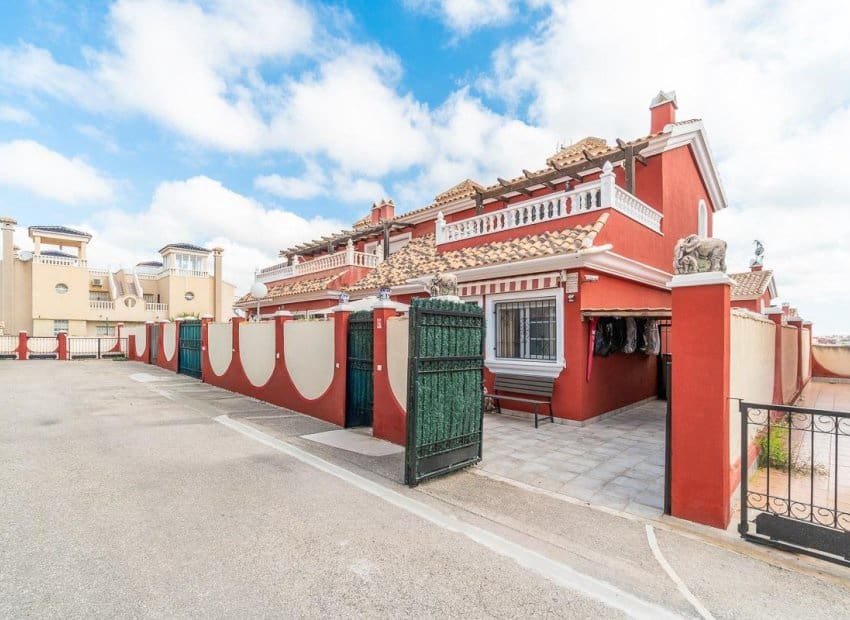 3 quarto Casa em Banda para venda em Orihuela Costa com piscina - 242 000 € (Ref: 9814633)