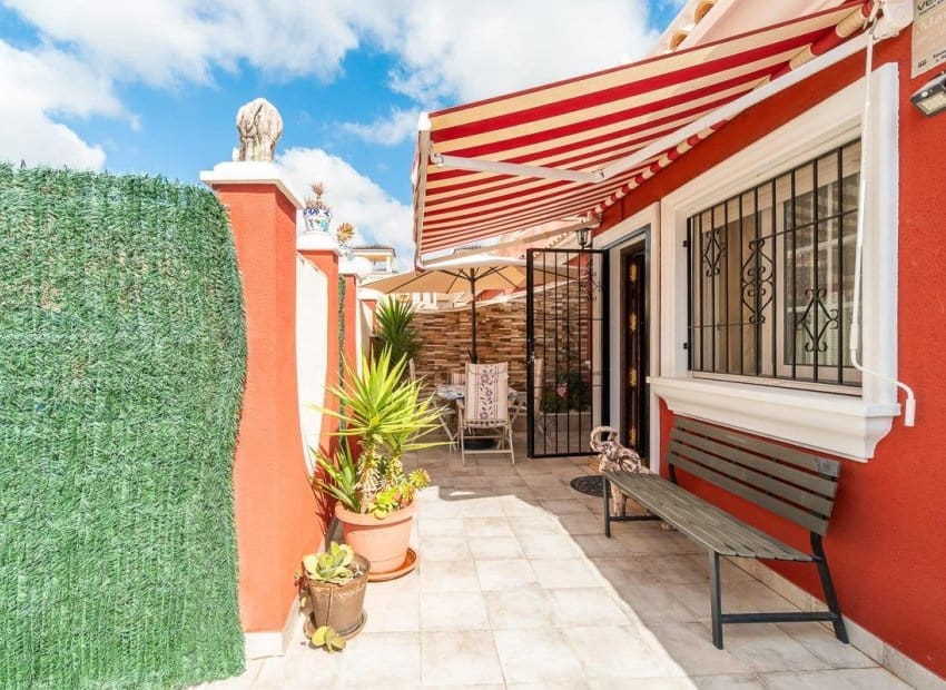 3 quarto Casa em Banda para venda em Orihuela Costa com piscina - 242 000 € (Ref: 9814633)