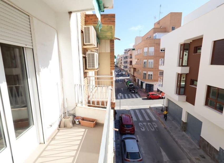 3 bedroom Apartment for sale in Torrevieja - € 165,000 (Ref: 9814637)