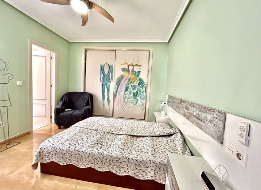 2 Zimmer Apartment zu verkaufen in Torrevieja - 149.000 € (Ref: 9814638)