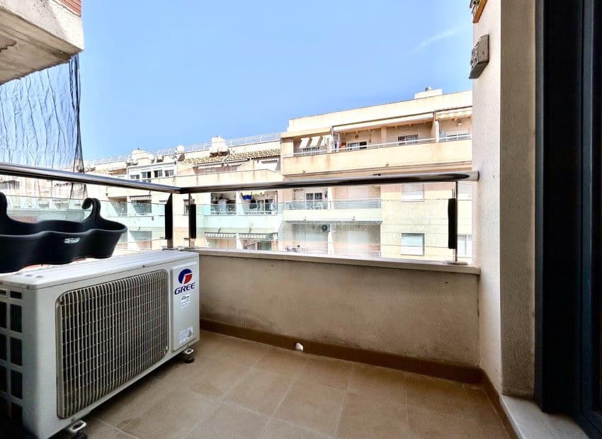 2 Zimmer Apartment zu verkaufen in Torrevieja - 149.000 € (Ref: 9814638)