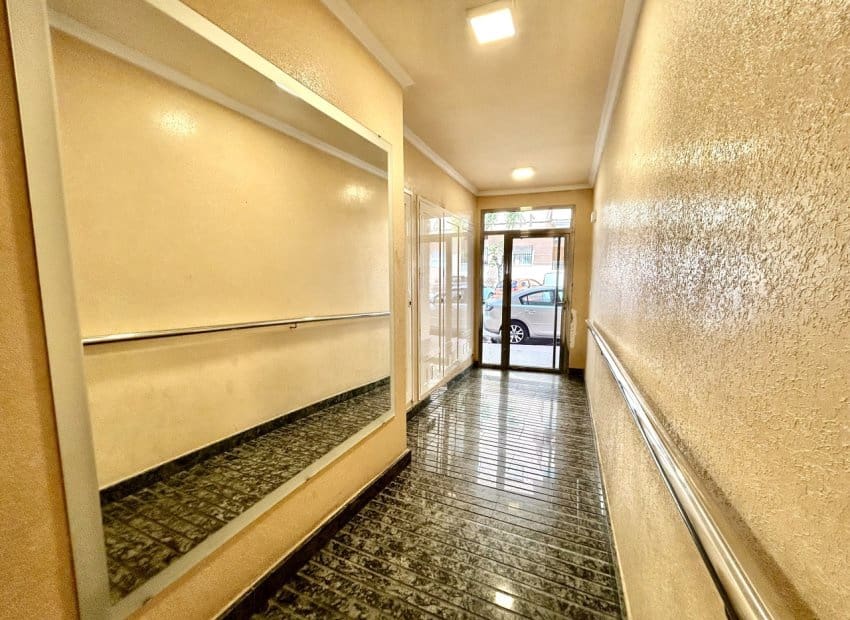 2 Zimmer Apartment zu verkaufen in Torrevieja - 149.000 € (Ref: 9814638)