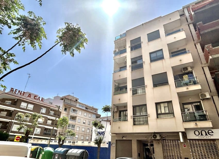 2 Zimmer Apartment zu verkaufen in Torrevieja - 149.000 € (Ref: 9814638)