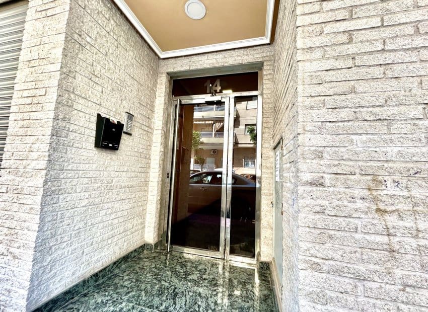 2 Zimmer Apartment zu verkaufen in Torrevieja - 149.000 € (Ref: 9814638)