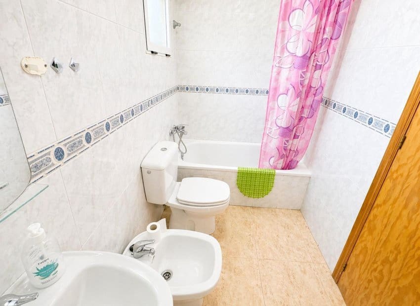 3 soveværelse Lejlighed til salg i Torrevieja med swimmingpool - € 175.000 (Ref: 9814641)