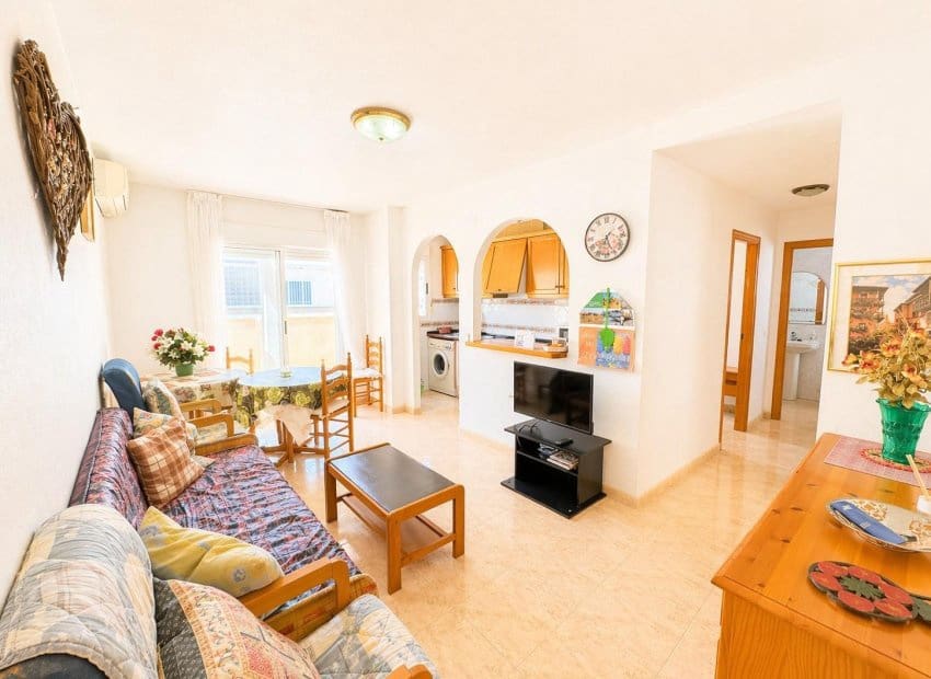 3 soveværelse Lejlighed til salg i Torrevieja med swimmingpool - € 175.000 (Ref: 9814641)