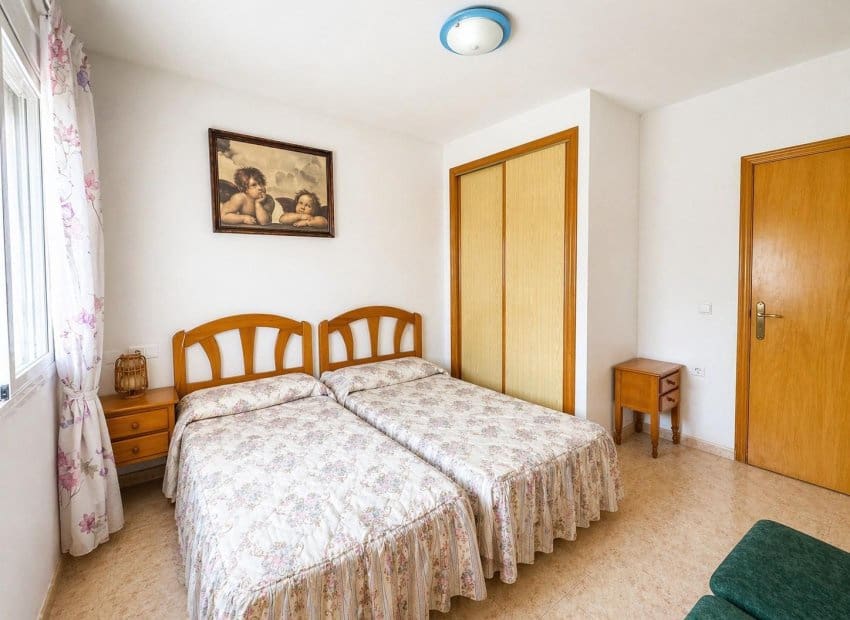 3 soveværelse Lejlighed til salg i Torrevieja med swimmingpool - € 175.000 (Ref: 9814641)