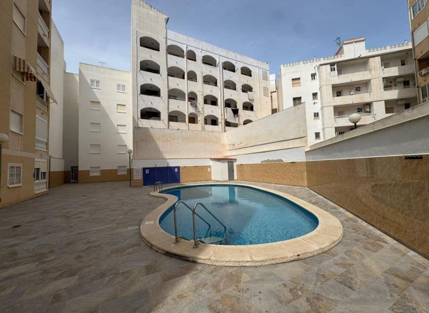 3 soveværelse Lejlighed til salg i Torrevieja med swimmingpool - € 175.000 (Ref: 9814641)