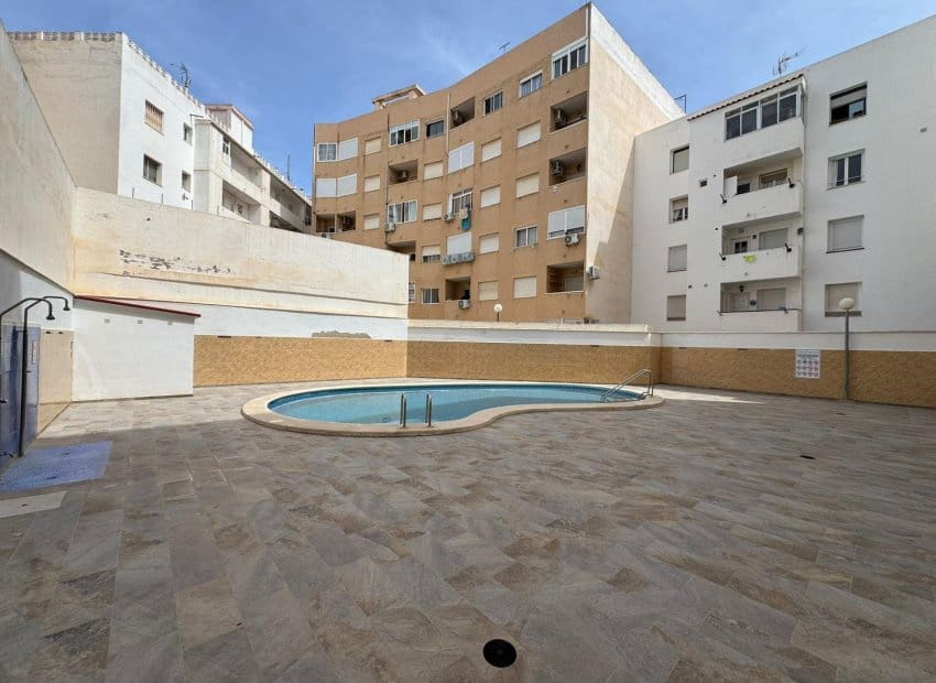 3 soveværelse Lejlighed til salg i Torrevieja med swimmingpool - € 175.000 (Ref: 9814641)