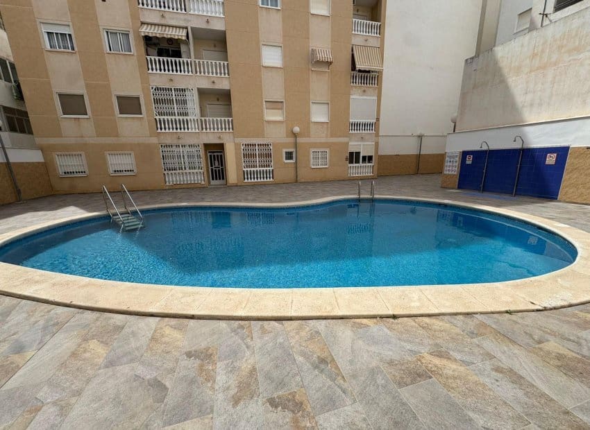3 soveværelse Lejlighed til salg i Torrevieja med swimmingpool - € 175.000 (Ref: 9814641)