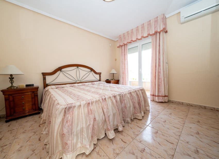 4 soveværelse Villa til salg i El Chaparral med swimmingpool - € 390.000 (Ref: 9815043)