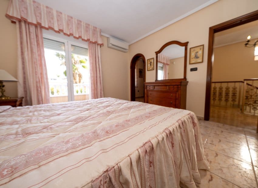 4 soveværelse Villa til salg i El Chaparral med swimmingpool - € 390.000 (Ref: 9815043)