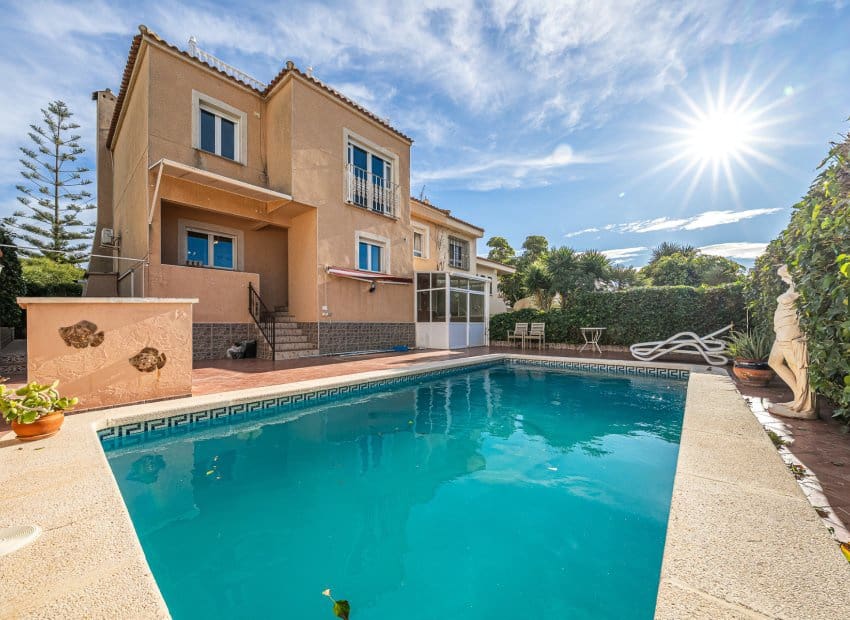 4 soveværelse Villa til salg i El Chaparral med swimmingpool - € 390.000 (Ref: 9815043)