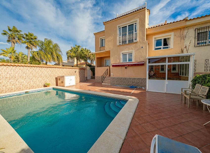 4 soveværelse Villa til salg i El Chaparral med swimmingpool - € 390.000 (Ref: 9815043)