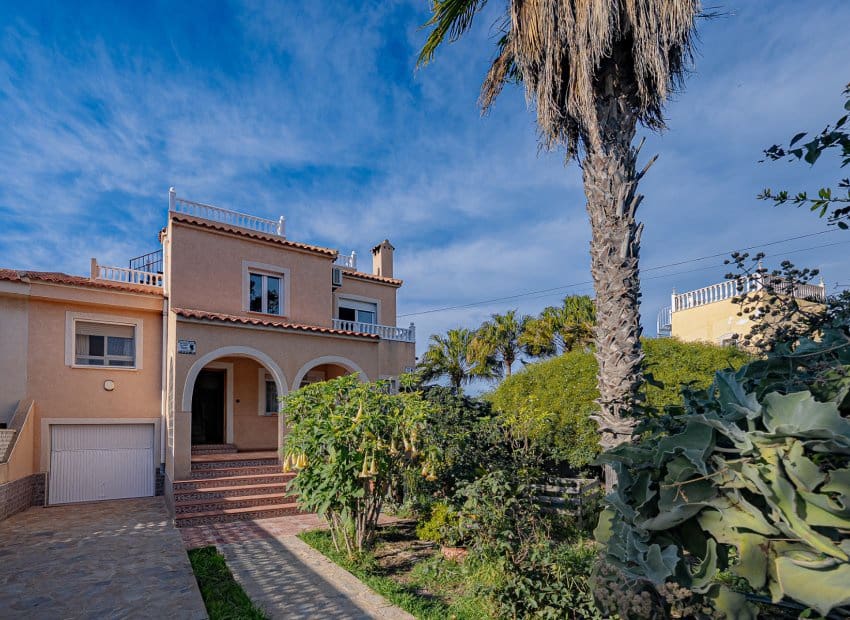 4 soveværelse Villa til salg i El Chaparral med swimmingpool - € 390.000 (Ref: 9815043)