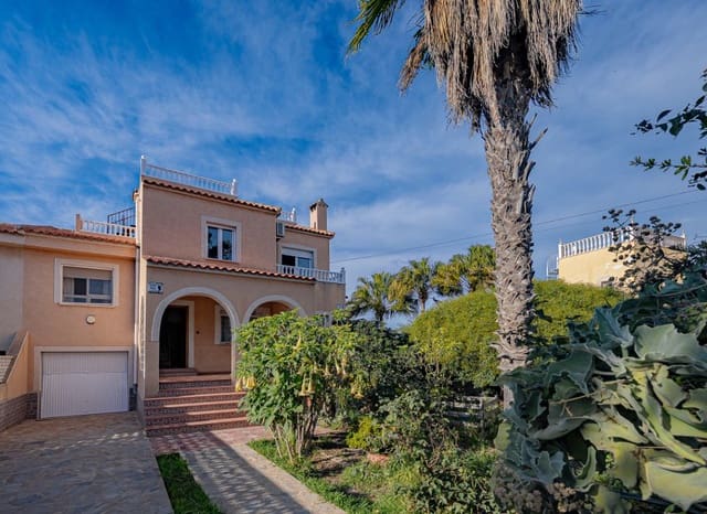 4 soveværelse Villa til salg i El Chaparral, Torrevieja med swimmingpool - € 390.000 (Ref: 9815043)
