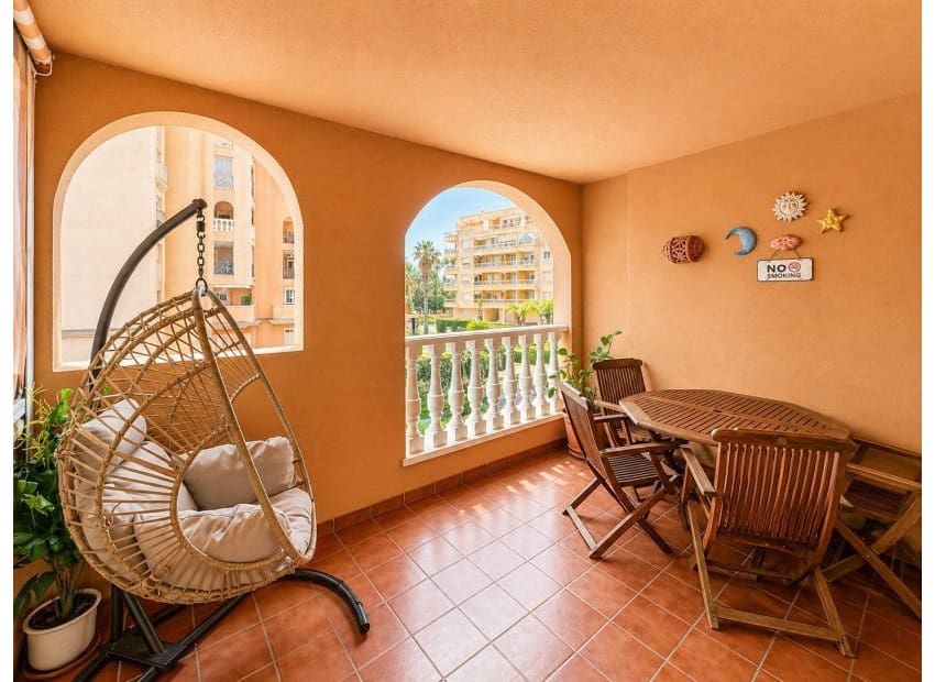3 quarto Apartamento para venda em Torrevieja com piscina - 255 000 € (Ref: 9816631)