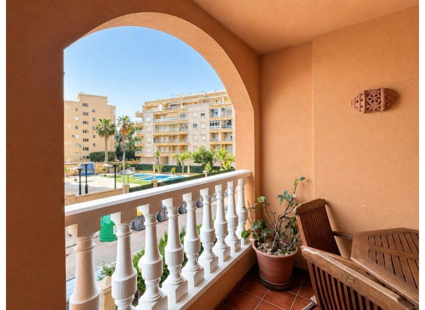3 quarto Apartamento para venda em Torrevieja com piscina - 255 000 € (Ref: 9816631)