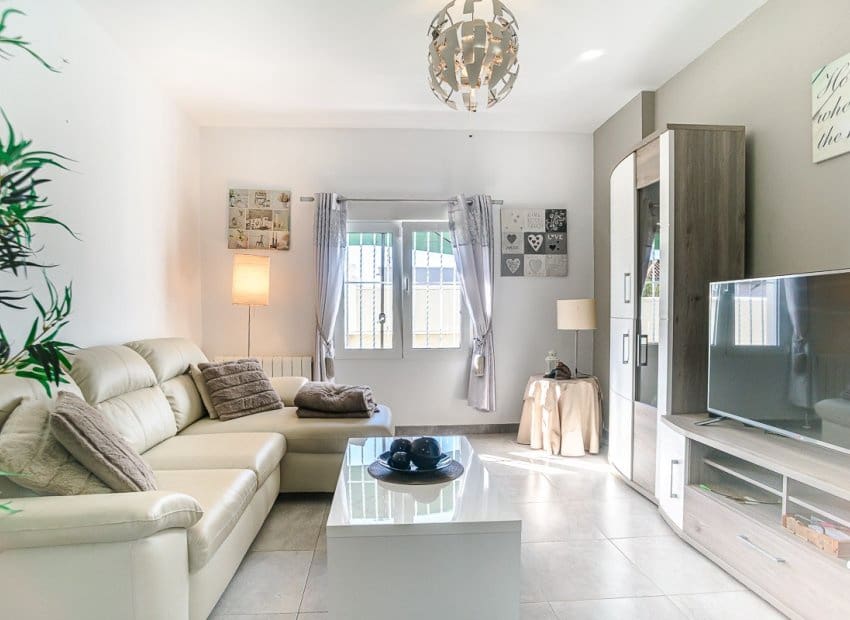3 soveværelse Villa til salg i Algorfa med swimmingpool - € 229.500 (Ref: 9816632)