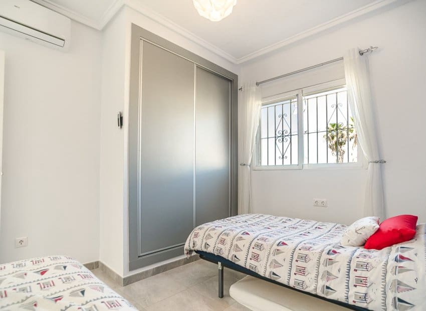 3 soveværelse Villa til salg i Algorfa med swimmingpool - € 229.500 (Ref: 9816632)