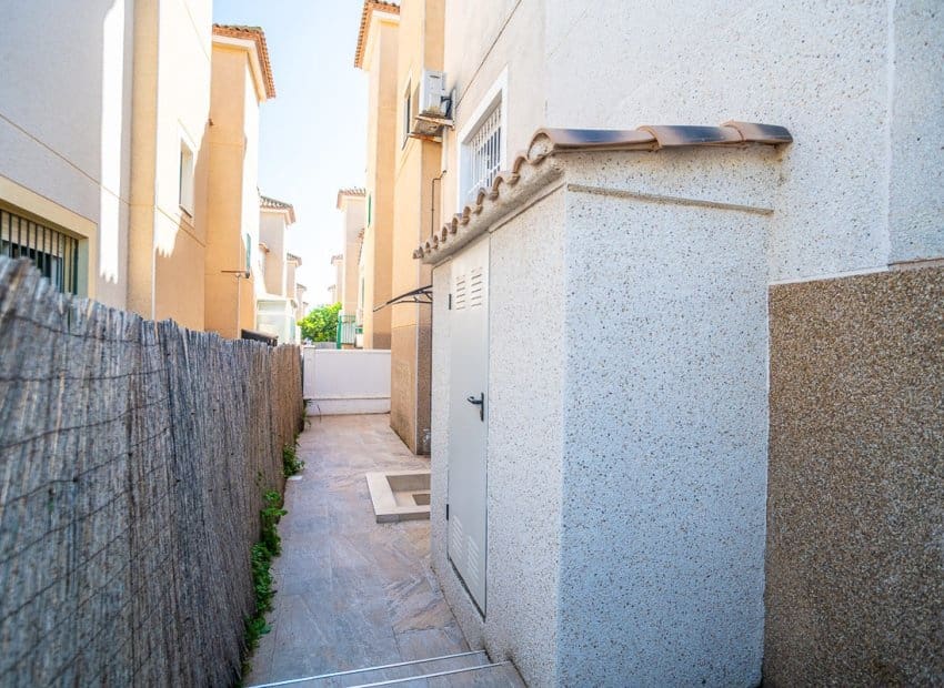 3 soveværelse Villa til salg i Algorfa med swimmingpool - € 229.500 (Ref: 9816632)