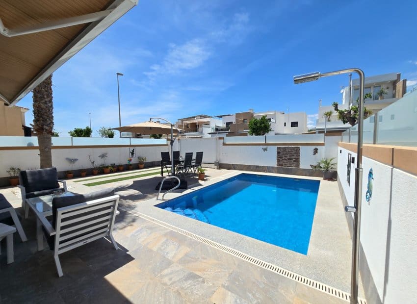 3 sovrum Villa till salu i Pilar de la Horadada med pool - 437 500 € (Ref: 9816635)
