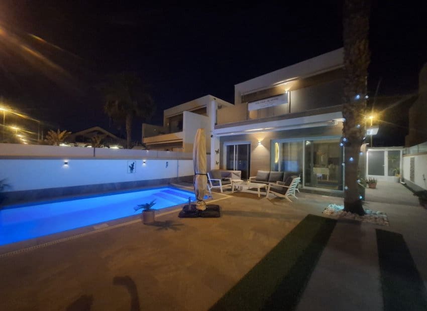 3 sovrum Villa till salu i Pilar de la Horadada med pool - 437 500 € (Ref: 9816635)