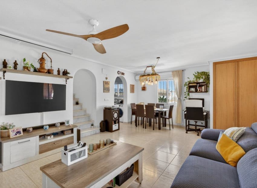 6 bedroom Villa for sale in Gran Alacant with pool - € 550,000 (Ref: 9820884)