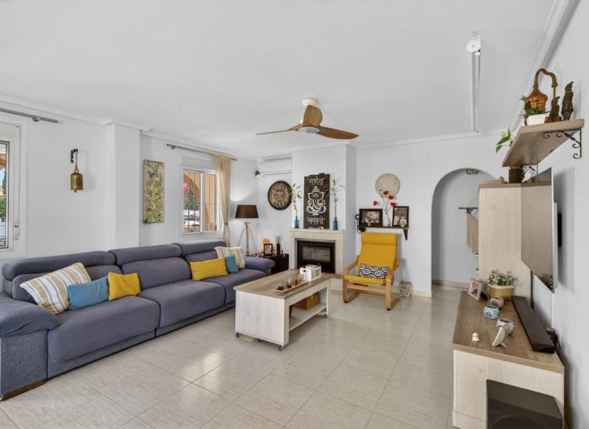 6 bedroom Villa for sale in Gran Alacant with pool - € 550,000 (Ref: 9820884)