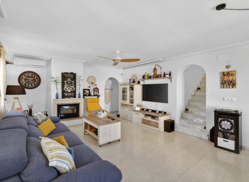 6 bedroom Villa for sale in Gran Alacant with pool - € 550,000 (Ref: 9820884)