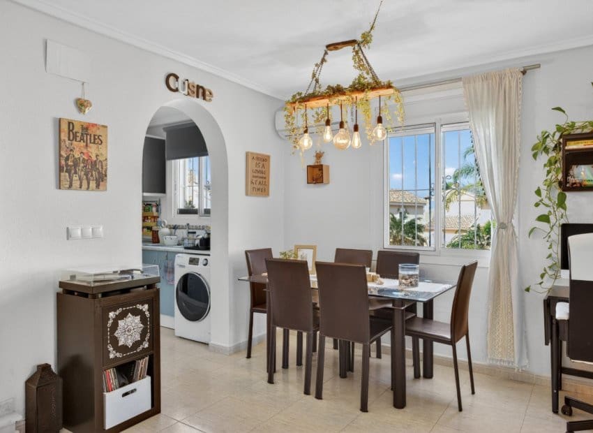6 bedroom Villa for sale in Gran Alacant with pool - € 550,000 (Ref: 9820884)