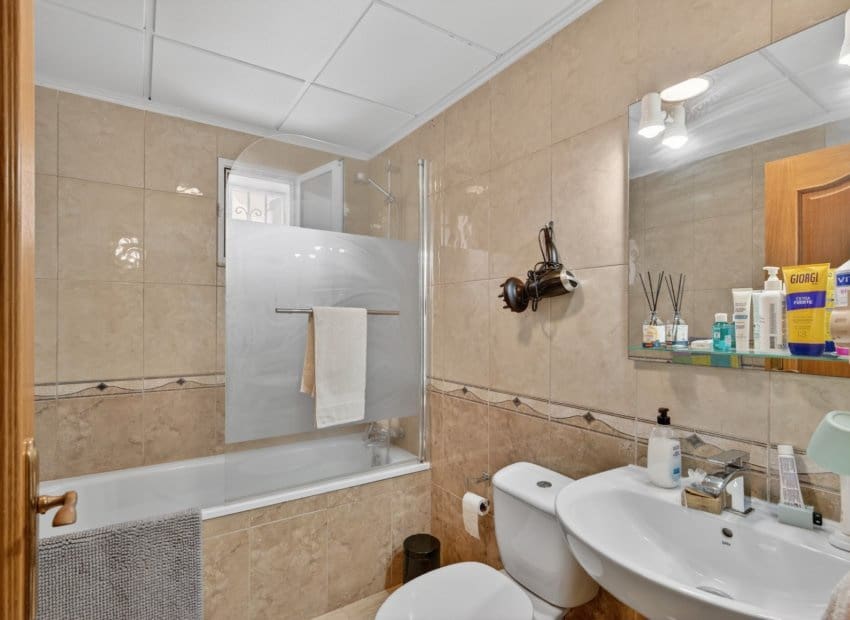 6 bedroom Villa for sale in Gran Alacant with pool - € 550,000 (Ref: 9820884)
