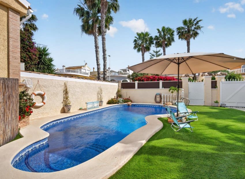6 bedroom Villa for sale in Gran Alacant with pool - € 550,000 (Ref: 9820884)