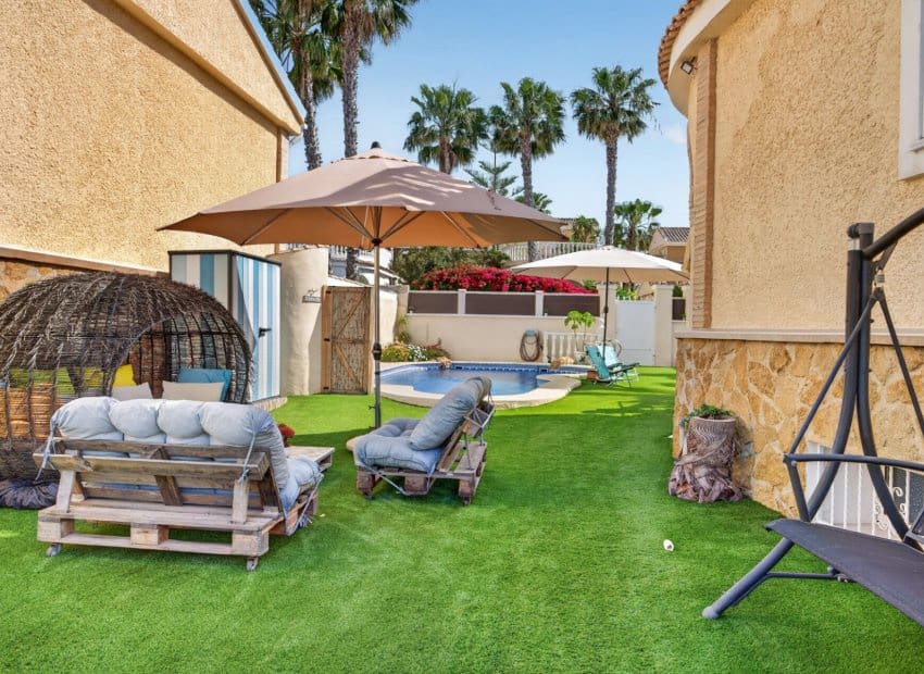 6 bedroom Villa for sale in Gran Alacant with pool - € 550,000 (Ref: 9820884)