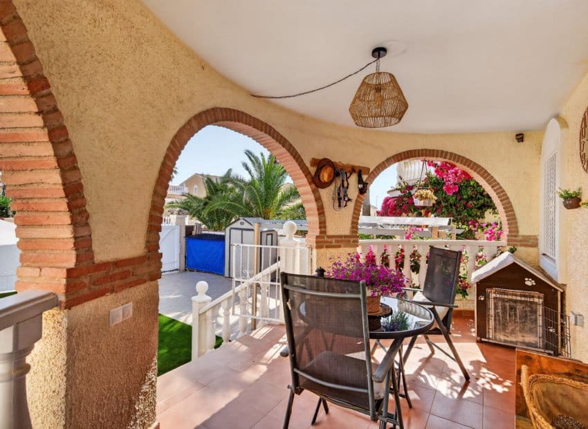 6 bedroom Villa for sale in Gran Alacant with pool - € 550,000 (Ref: 9820884)