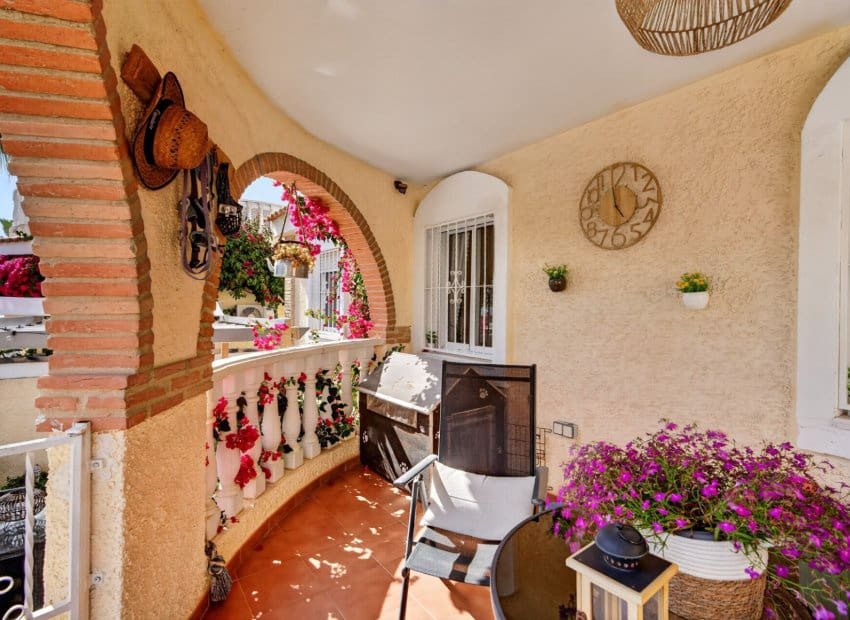 6 bedroom Villa for sale in Gran Alacant with pool - € 550,000 (Ref: 9820884)