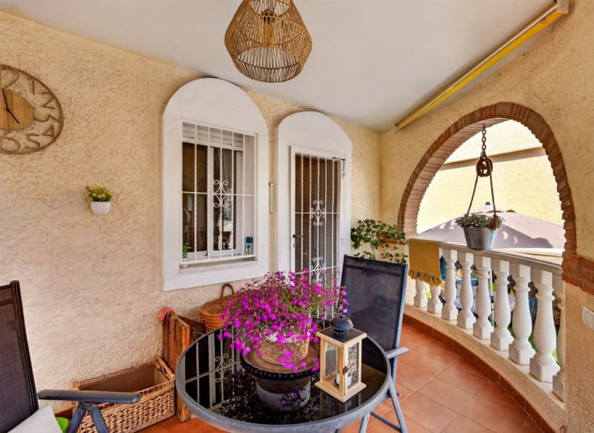 6 bedroom Villa for sale in Gran Alacant with pool - € 550,000 (Ref: 9820884)