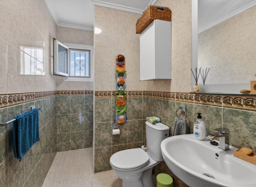 6 bedroom Villa for sale in Gran Alacant with pool - € 550,000 (Ref: 9820884)